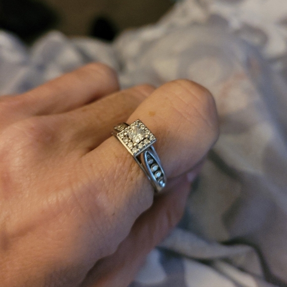 Diamond Ring - Picture 5 of 8